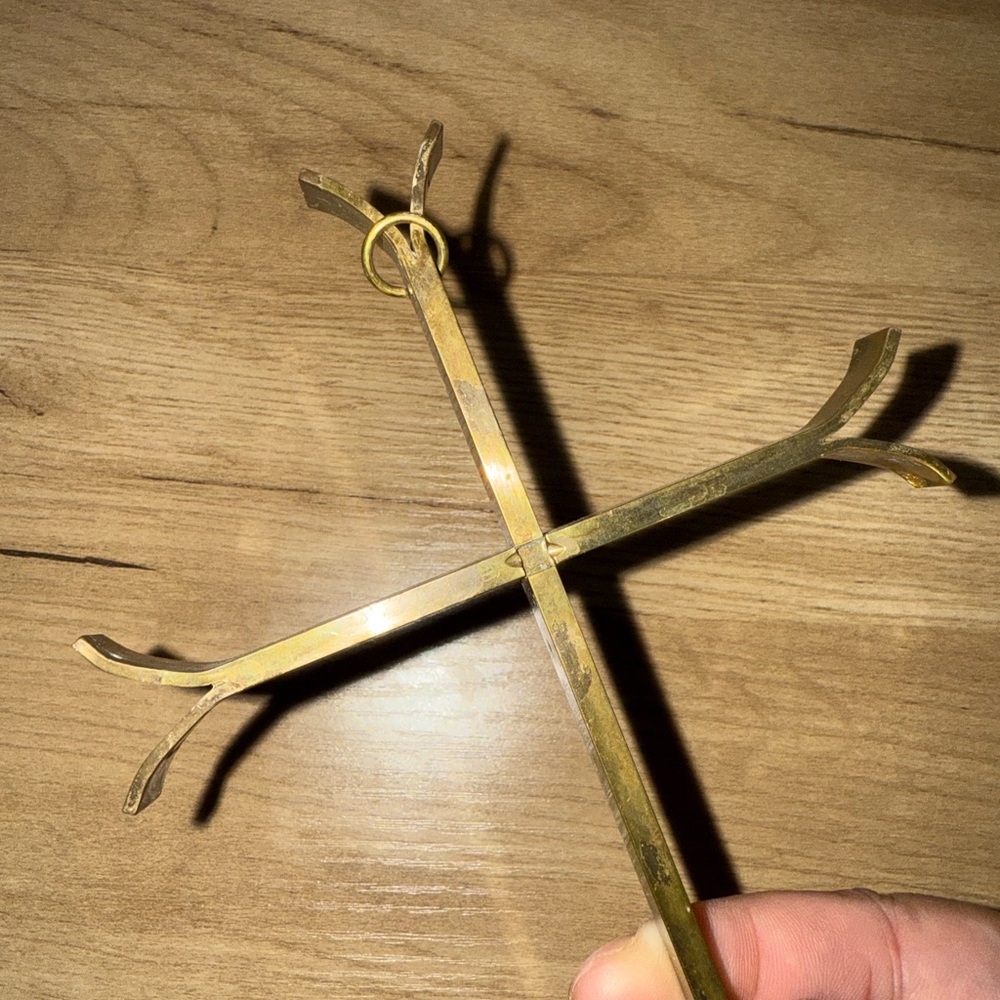 Vintage 7.5” Solid Brass Wall Hanging Cross Curved Ends P - Picture 4 of 4
